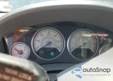 2010 Chrysler Town & Country Touring из США, поврежденный, VIN 2A4RR5DX7AR230038